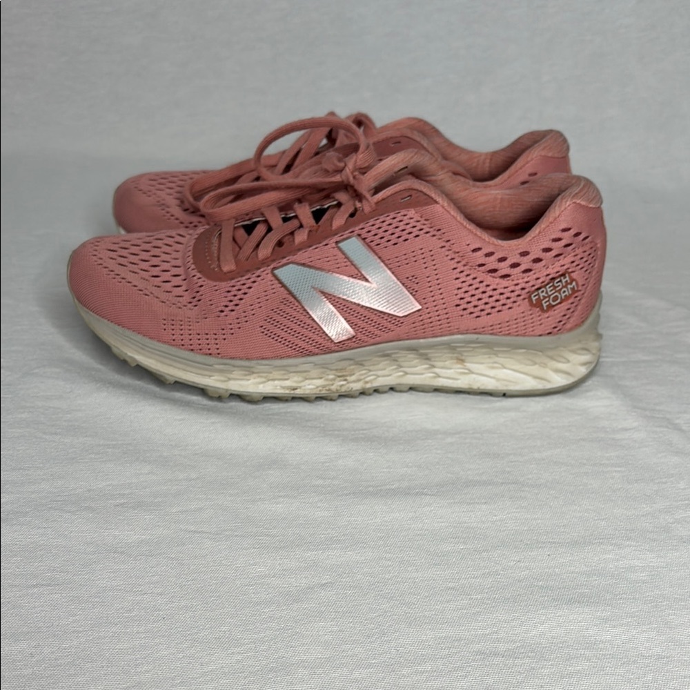 New Balance Women's Pink Arishi fresh foam Running Shoes size 6.5 - Picture 8 of 10